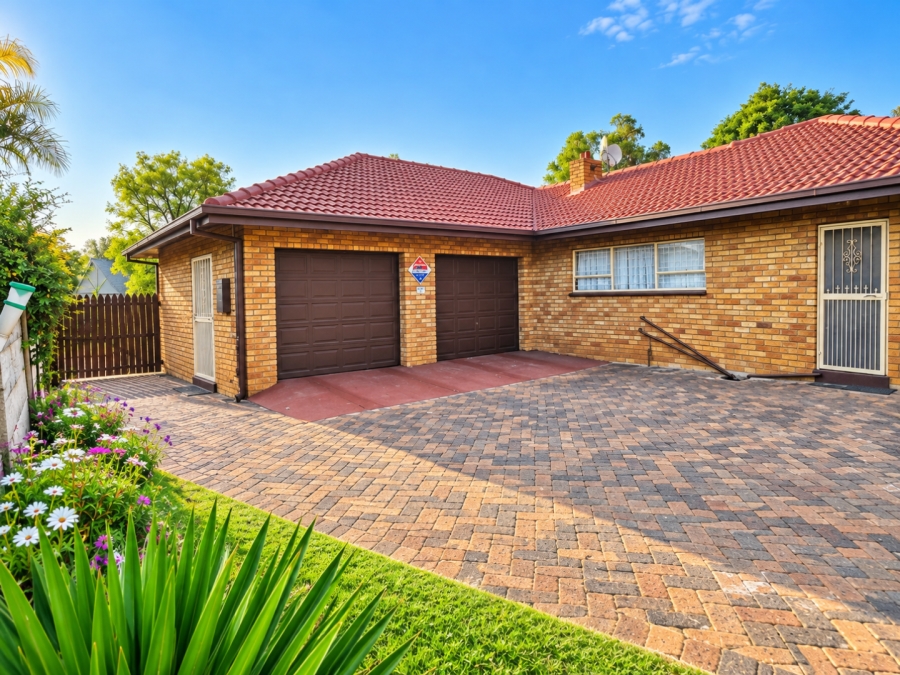 4 Bedroom Property for Sale in Wilkoppies North West